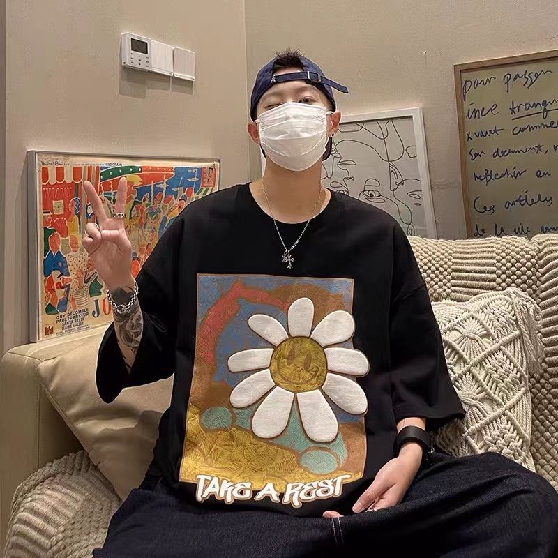 

Мужская футболка с коротким рукавом и принтом мелких ромашек, топ с пятью рукавами, свободный и универсальный XXXL чёрный