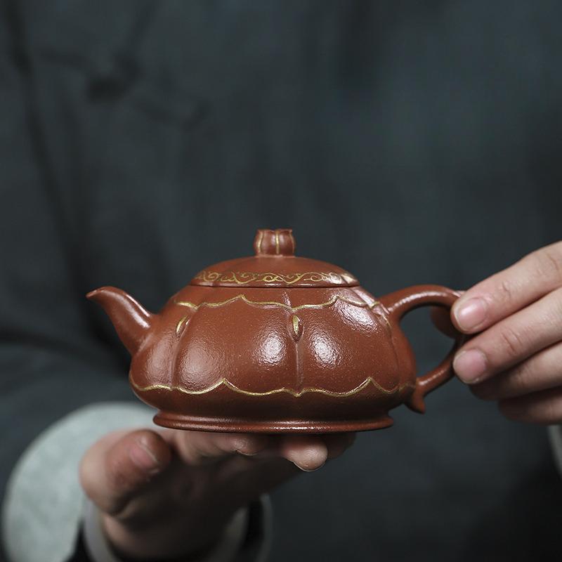 

250ml Handmade Yixing Purple Clay Teapots Handmade Gold Drawing Lotus Pot Raw Ore Downhill Mud Kettle With Filter Zisha Tea Set