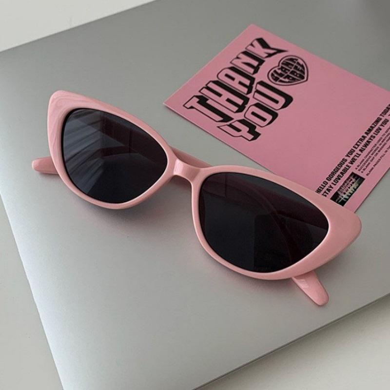 1PC INS niche, high-end retro versatile cat-eye pink sunglasses for women, sunscreen and face-enhancing small frame sunglasses