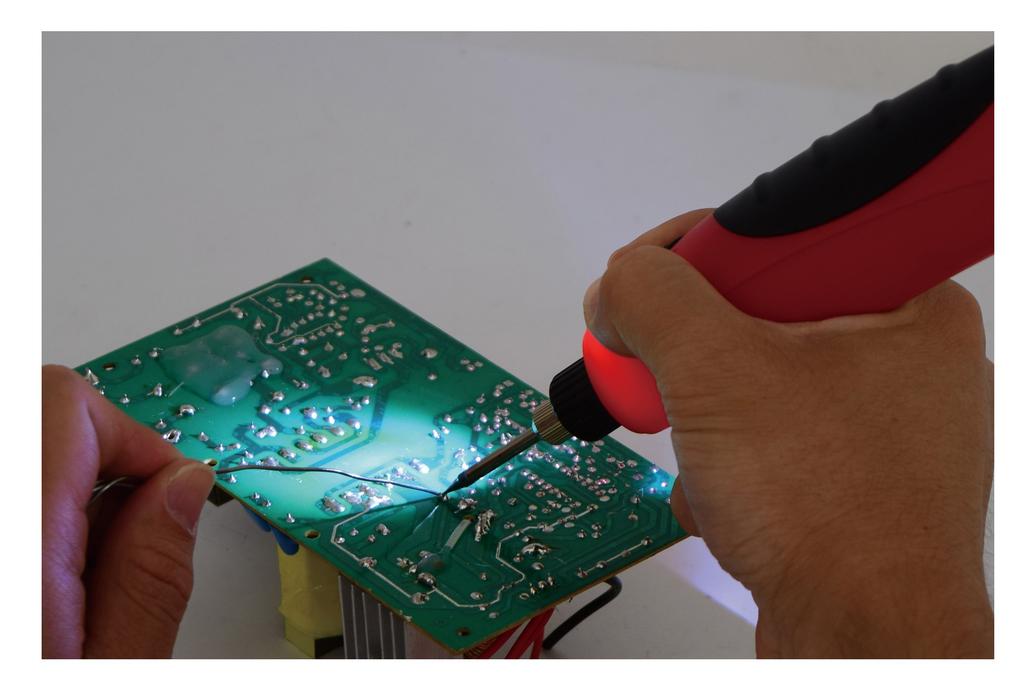 Takagi Cordless Soldering Iron, Battery Operated, with Light