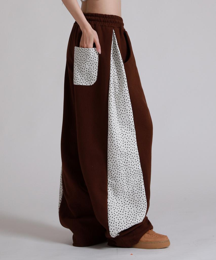 LIKE THE MOST Two-Tuck Flower Pocket Side Pattern Overpants_Brown
