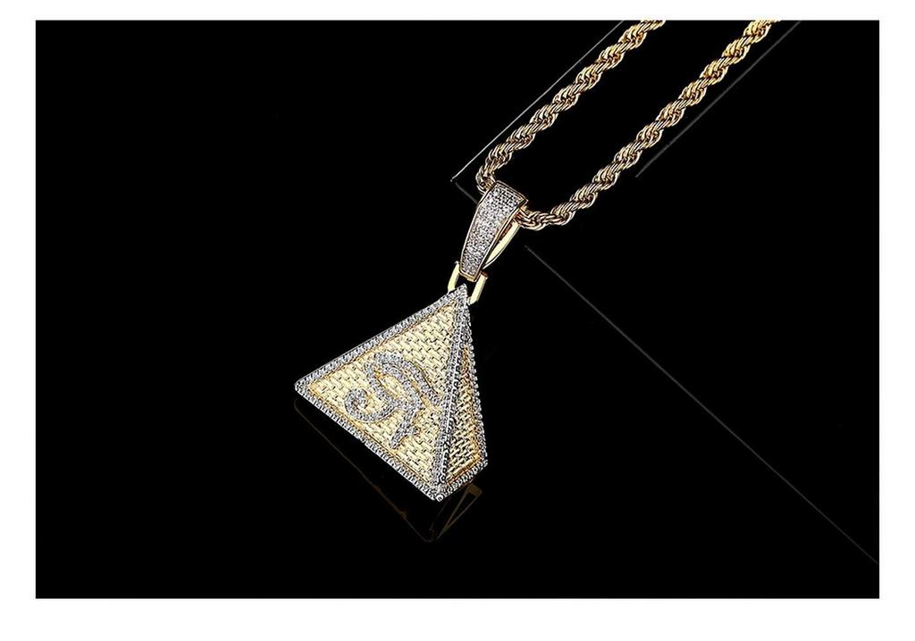 Altın 18K Altın Kaplama Zirkonya Lüks Parlak Göz Horus'un Gözü 3D Üçgen Kolye Antik Mısır Piramit Kolye Mısır Mitolojisi Havalı Hip Hop