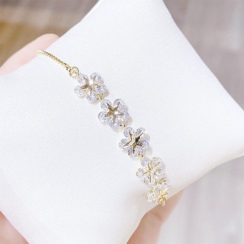 

Регулируемый выдвижной браслет корейской версии «Звезды и цветы», стильный женский браслет-цепочка, идеальный подарок на 2024 год