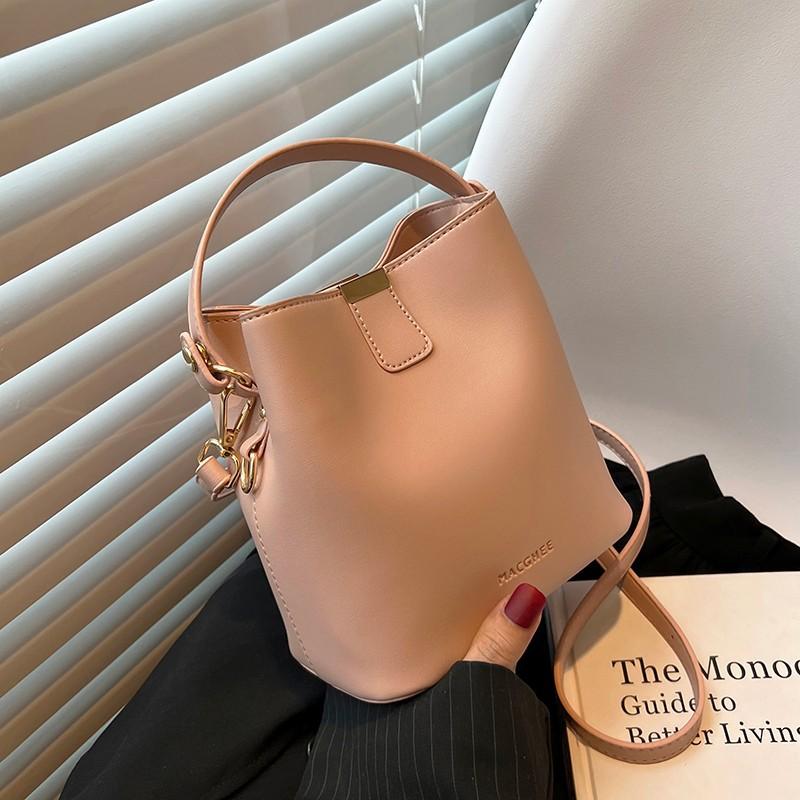 2025 New Small Bag Women's Trendy Versatile Retro Shoulder Messenger Bag Summer Fashion Portable Bucket Bag