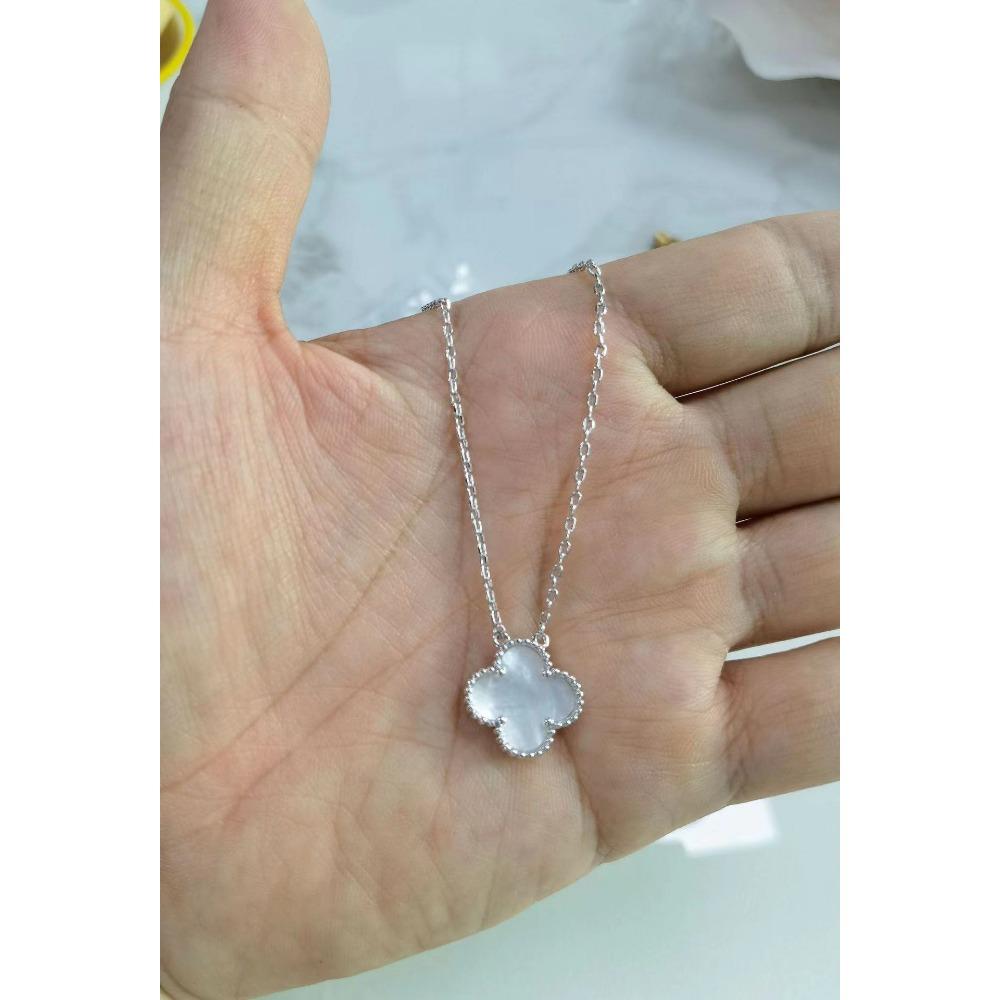High-end Four-leaf Clover Necklace for Women 18K Rose Red Chalcedony Agate Natural White Shell Pendant Clavicle Chain