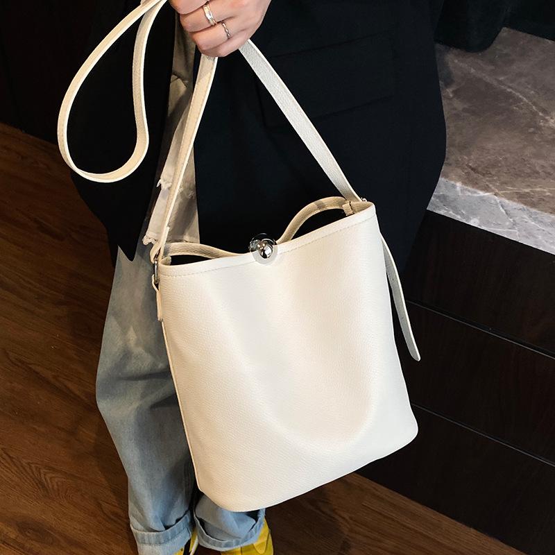 Spring and Summer Fashion Simple Style Niche Design Solid Color Bucket Bag Women's Daily Leisure Commuting Versatile Messenger Mother and Child Bag