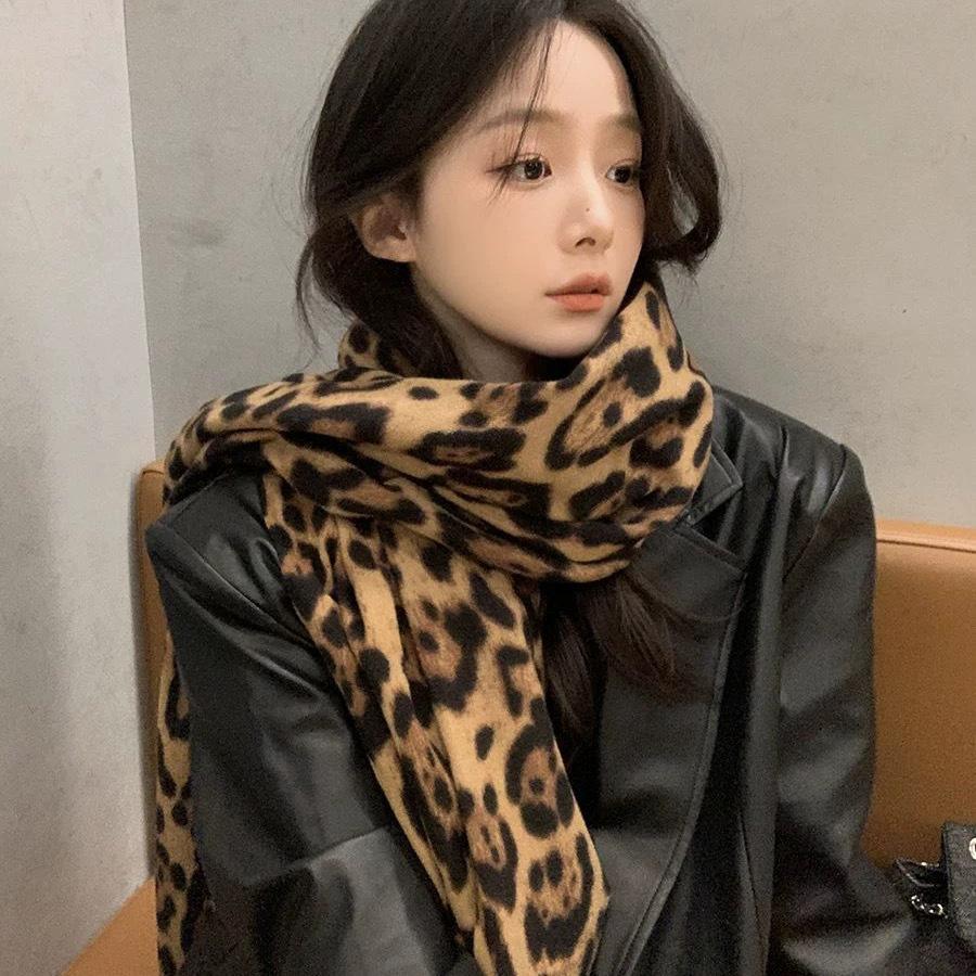 Sweet and cool retro leopard print fringed scarf female 1116 new millennium spice girl style autumn and winter thickened shawl scarf to keep warm