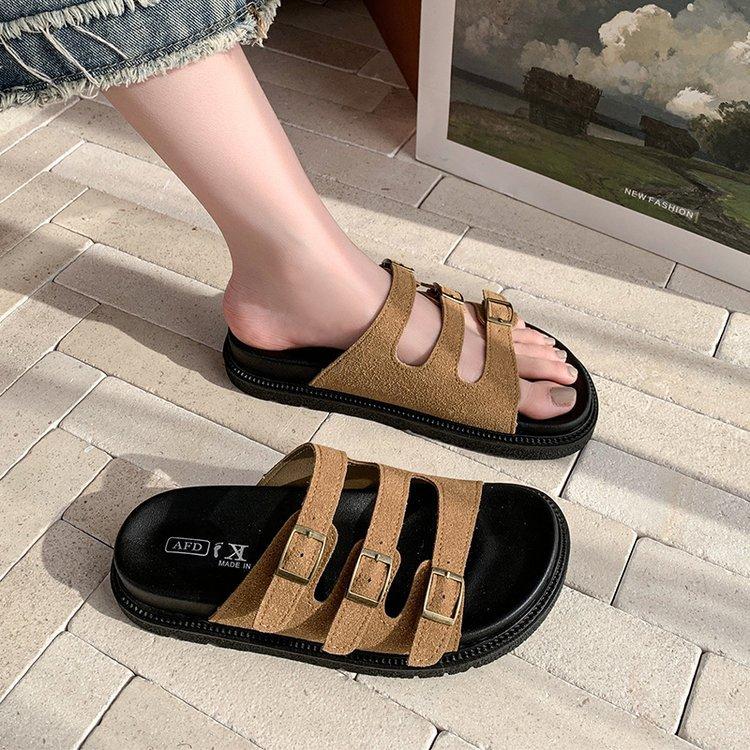 Korean version of casual one-word buckle holiday slippers for women's summer wear 2025 new thick-bottomed cork beach cool slippers