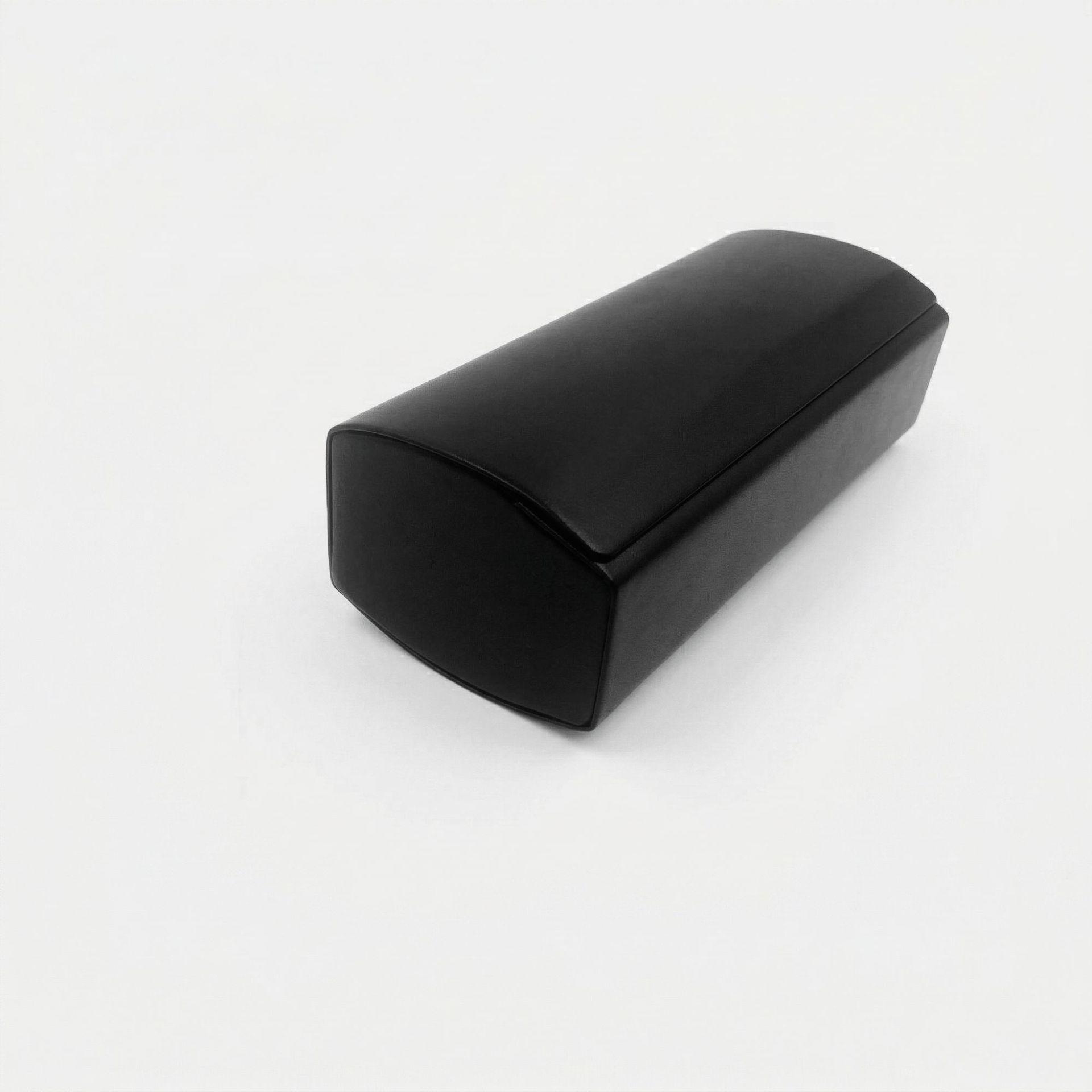 Premium Black Leather Eyeglass Case - Fashionable and Pressure-Resistant Sunglasses Holder чёрный
