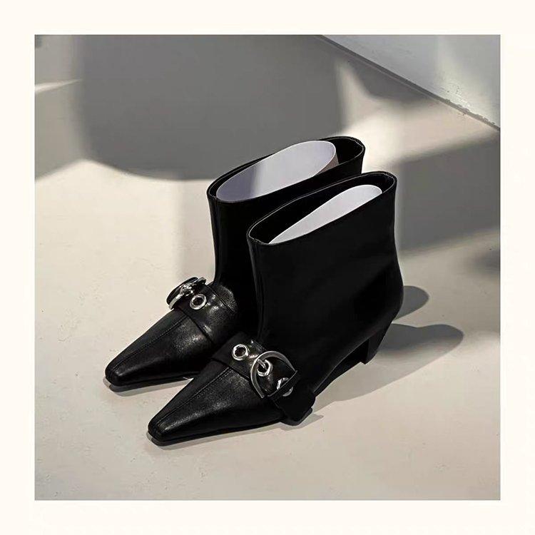 

Мода Мода Дизайнер Обуви Пряжка Острый Носок Короткие Ботильоны Низкий Каблук Мягкая Кожа Челси Ботильоны Широкое Голенище Слипоны Женские Ботильоны до Щиколотки 43