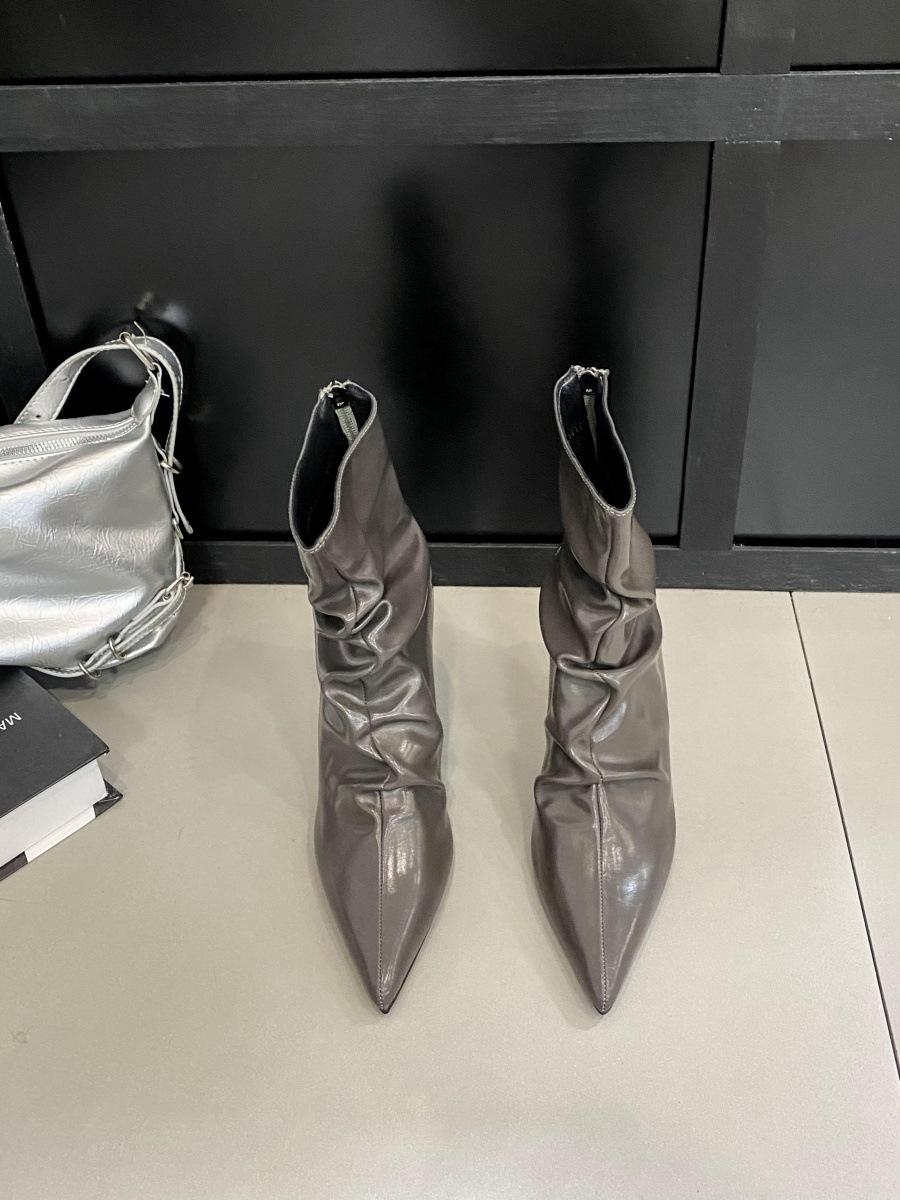 

Pointed buckle pleated pile boots women s 2025 autumn and winter new punk style knight boots fried street babes medium boots tide 40