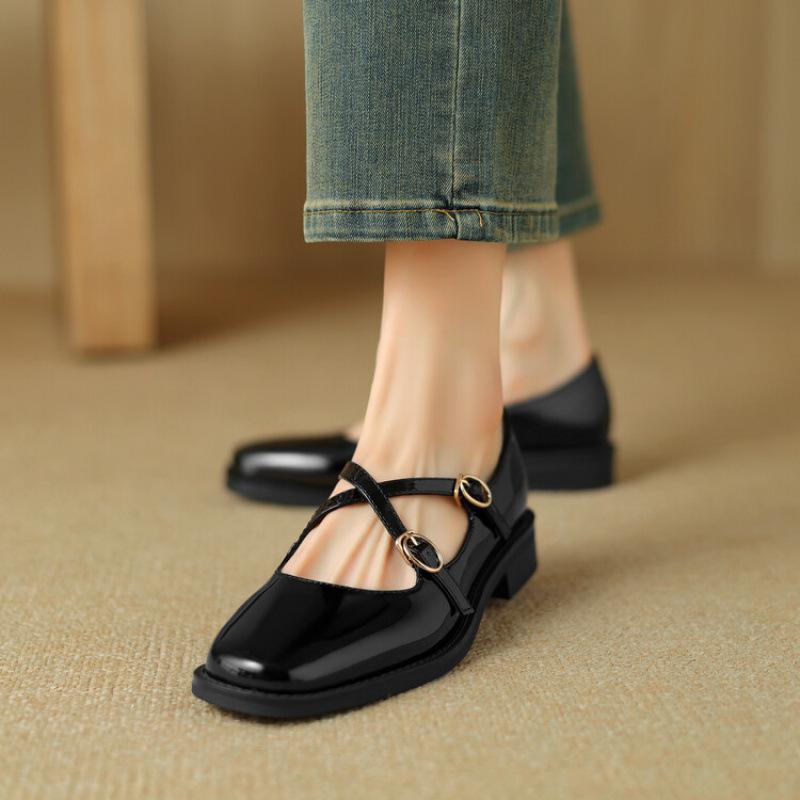 

Новые удобные туфли-лодочки из лакированной кожи, квадратный носок, низкий каблук, большой размер, красные туфли из маленькой кожи, низкий верх, мелкий вырез, квадратный каблук, женские си 39 чёрный