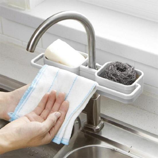 Kuchyňský dřez, talíř na nádobí, odkapávač, houbička na mýdlo, úložný stojan, police, organizér na nádobí