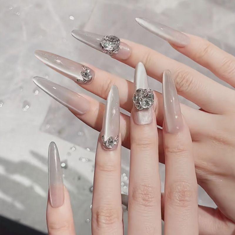 Xiaohongshu Handmade Red Floral Nail Art: Wearable, High-End Whitening Nail Tips Stickers