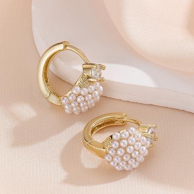 European and American Fashionable and Atmospheric Round Pearl Earrings with a High-end Feel