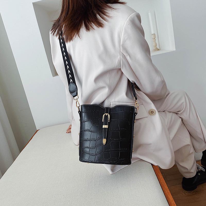 SCIONE Net Red Small Bag Female Version Wild Stone Texture Messenger Bag Atmospheric Fashion Bucket Bag