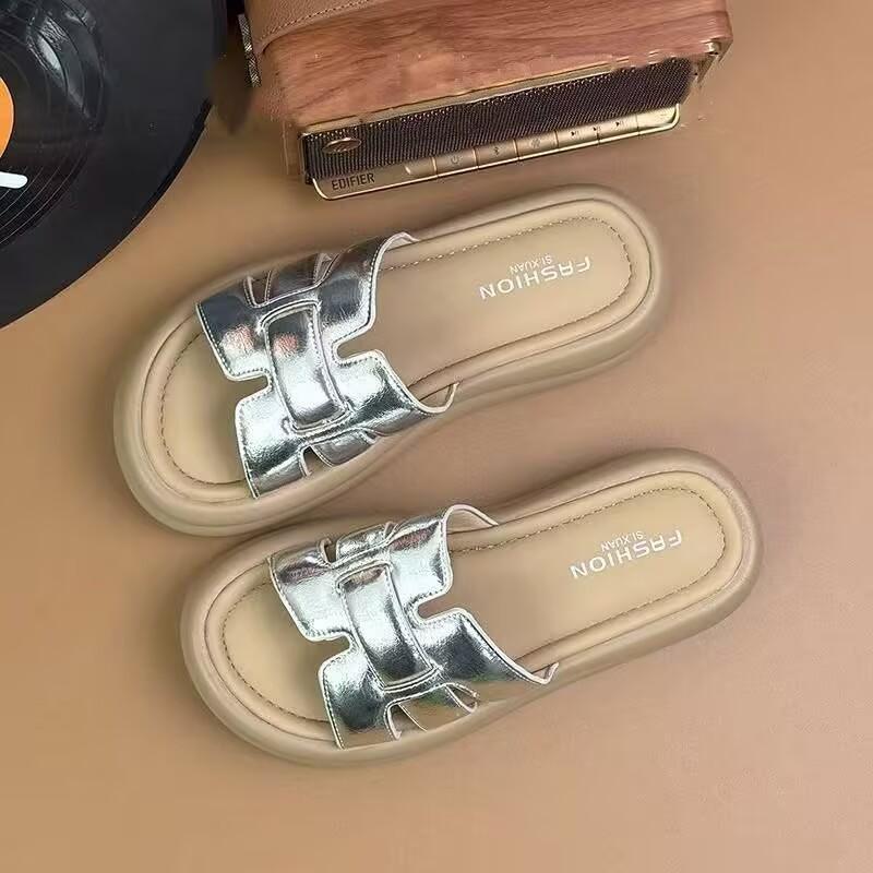 Französische einwortige Slipper mit niedrigem Absatz für Damen-Sommerbekleidung 2025 neue koreanische Version vielseitiger Rock Strand am Meer coole Slipper