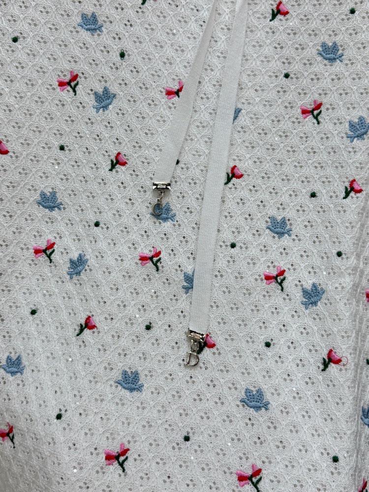 French Floral Embroidered Gypsophila Knit Mesh Top with Frog Button and Round Neck - Short-Sleeved Age-Reducing Design