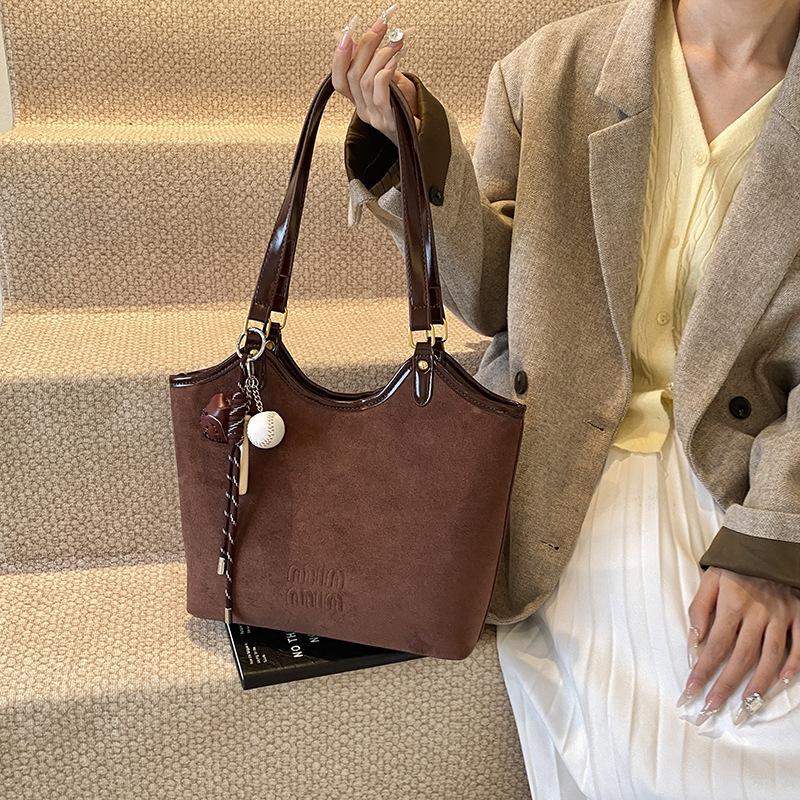 

Винтажная замшевая сумка подмышкой, женская модная большая сумка через плечо, повседневная классическая сумка-тоут для поездок на работу without pendant