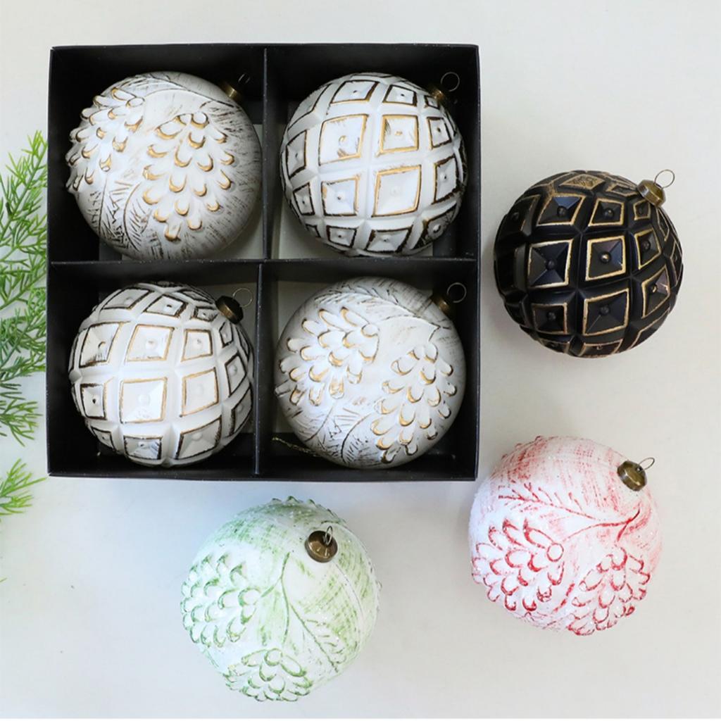 4pcs 10cm White Gold Christmas Ball Ornament Matte Retro Light Luxury Hanging Pendant for Christmas Tree Decorations