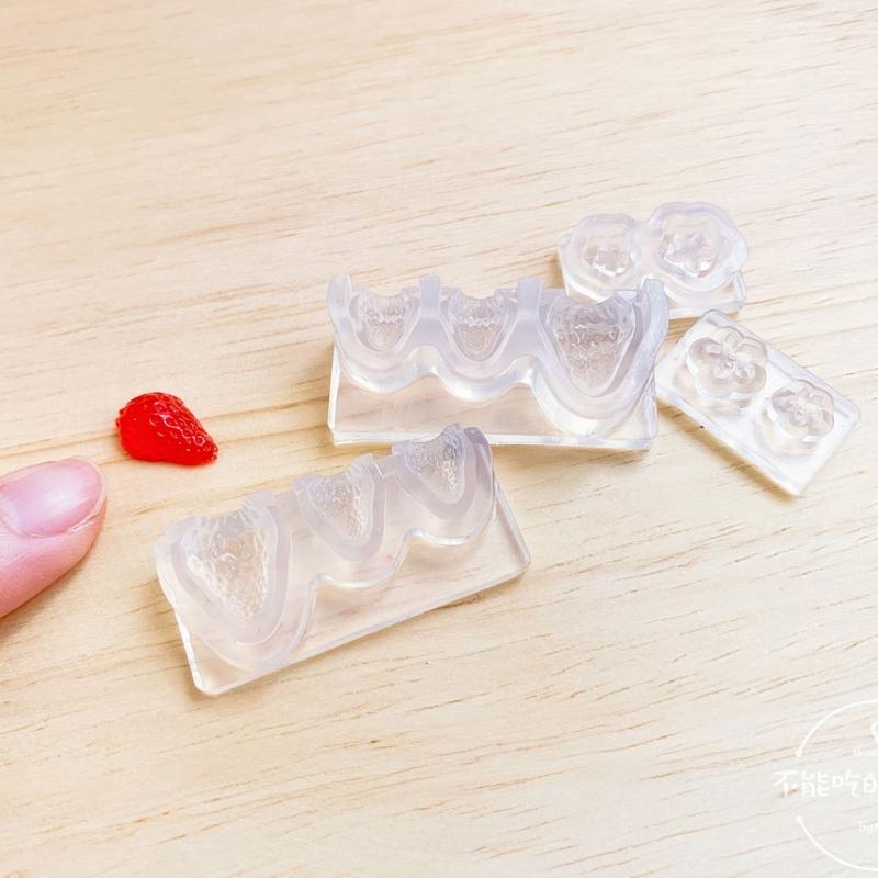 Handmade Epoxy Mold DIY 3D Strawberry and Leaves Silicone Mold Crystal Resin Crafting Tool Project Epoxy Cake Decoration