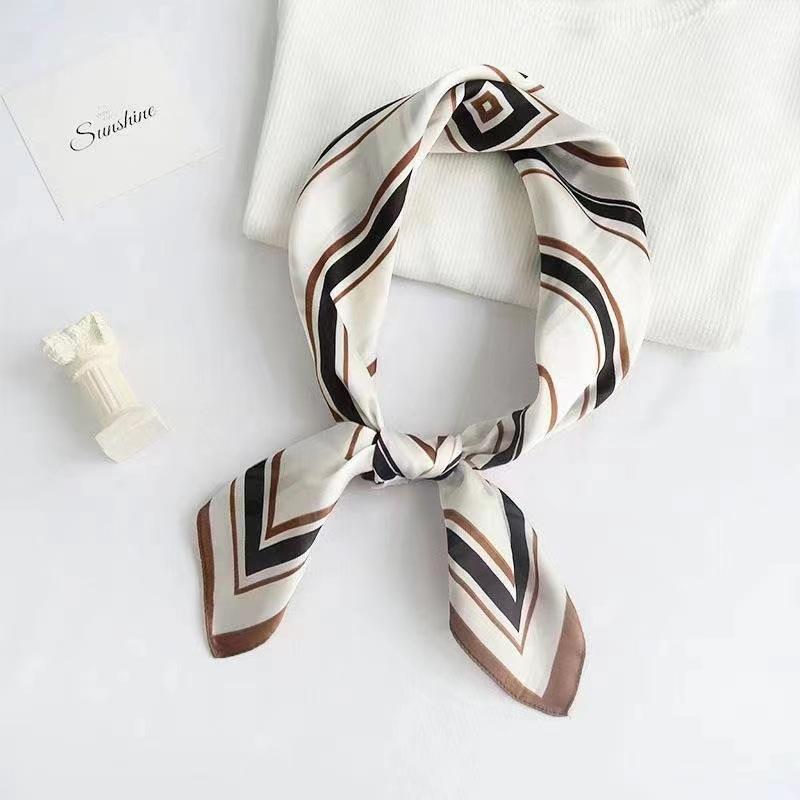 Lite firkantet skjerf nytt silkeskjerf kvinnelig mote allsidig flyvertinne lite halstørkle varmt skjerf