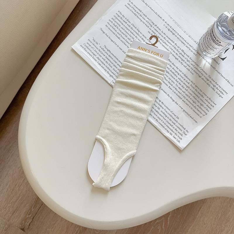 

Female Autumn New Style Solid Color All Build Vertical Grain Ballet Wind Step Foot Type Calf Pile Socks 1 pair бежевий