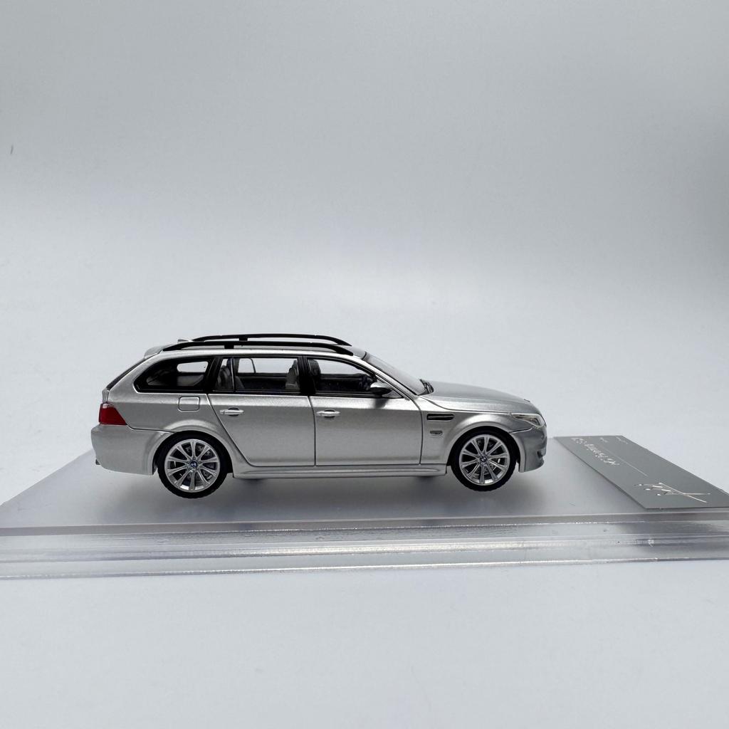 King Model 1:64 M5 E60 E61 Saloon Touring Alloy Car Model