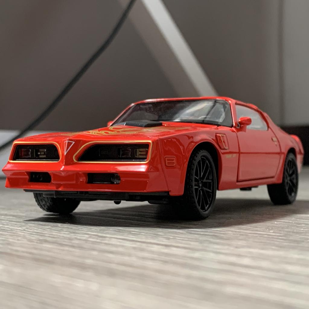 1/32 Pontiac Firebird Trans Am Trendy Alloy Model Car Ornament High Simulation Collectible Holiday Present for Boy & Living Room
