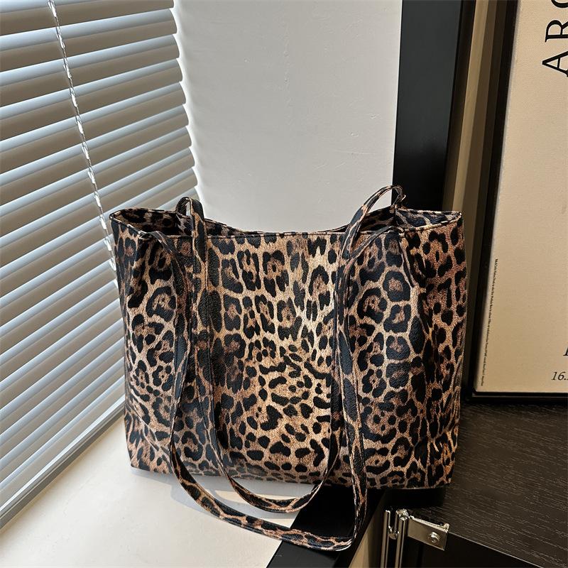 Európska a americká retro taška tote s leopardím vzorom s veľkou kapacitou Jednoduchá a módna kabelka na dochádzanie Módna taška cez rameno