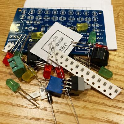 Kit fai da te PCB per scheda pratica di saldatura con luci lampeggianti elettroniche a LED