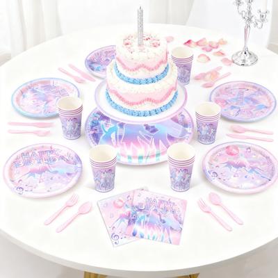 Set per Festa di Compleanno a Tema Anime Forniture per Feste con Piatti, Bicchieri, Tovaglioli, Striscione e Tovaglia Monouso per Bambini Fan