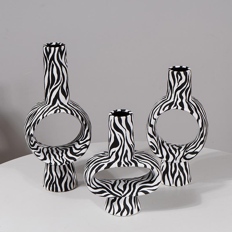 Modern Luxury Black and White Geometric Ceramic Vase Zebra Print Cut-out Floral Vase Flower Arrangement Countertop Decoration