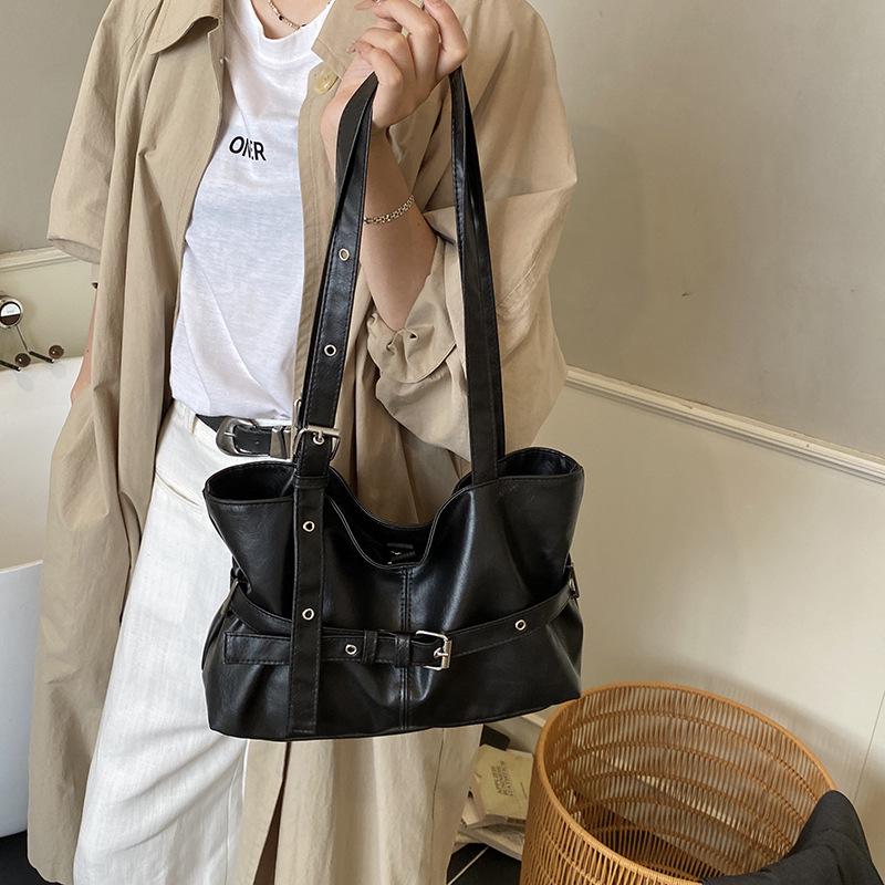 2026 Autumn Retro Large-Capacity Commuter Shoulder Handbag