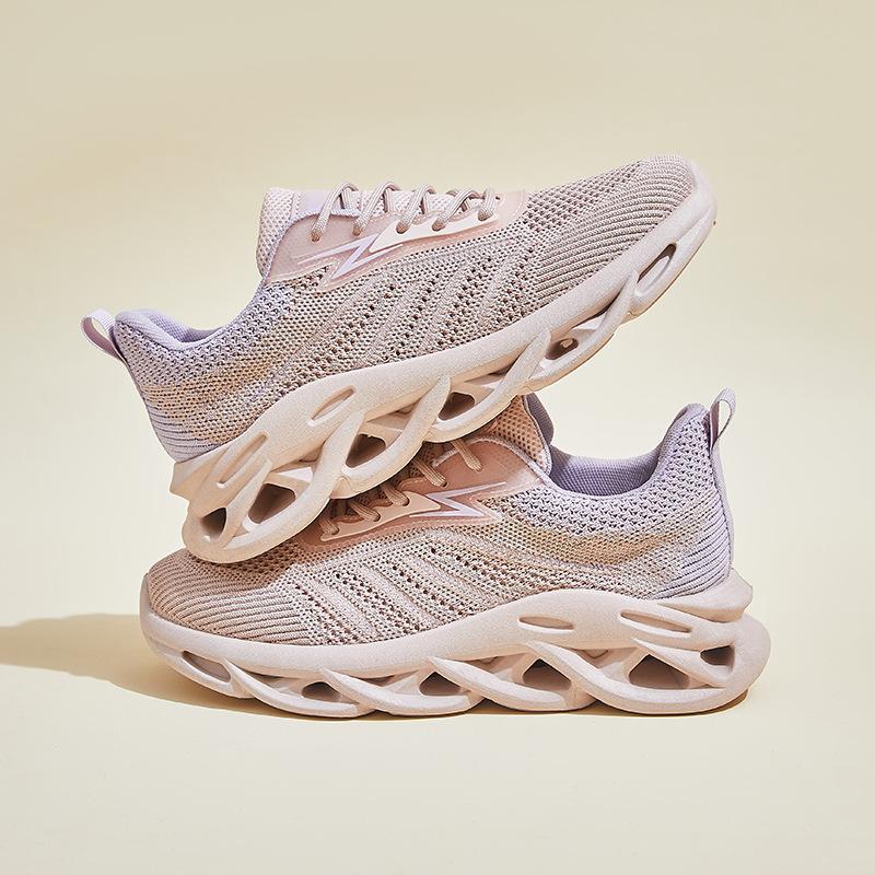 Flying Shoes New Summer Student Sports Shoes Fitness Running Leisure Heightening and Breathable