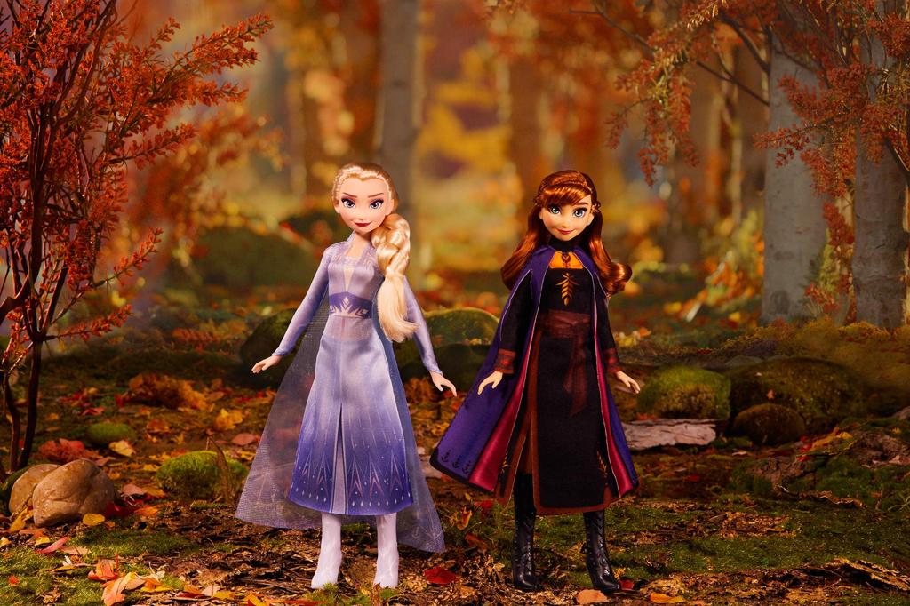Disney Frozen 2 Forest Expedition Fashion Doll Playset with and Honey Melen Limited Edition Anna, Elsa, Ryder, -