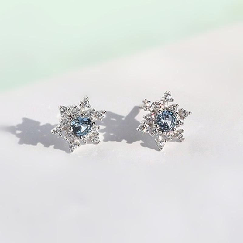 Boucles d'oreilles élégantes en zircon flocon de neige, style coréen – Cadeau de Noël polyvalent bleu et blanc