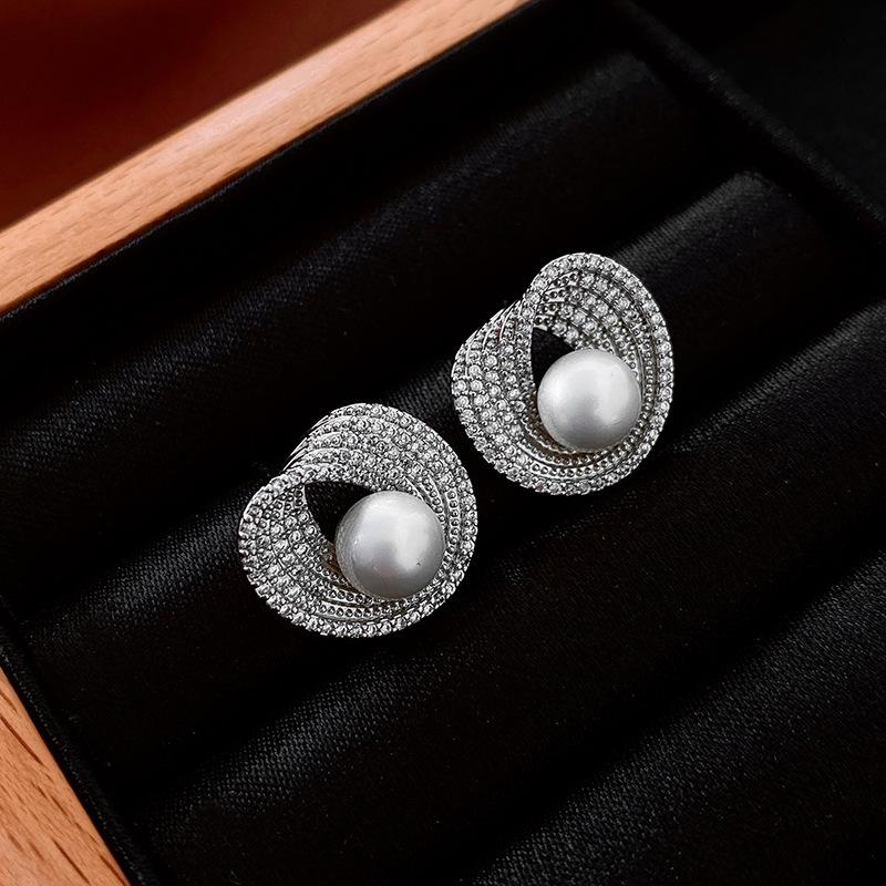 Echtgold-galvanisierte Silbernadel Zirkon Liebesohrringe Leichter Luxus High-End Ohrstecker Nischenohrringe Damen