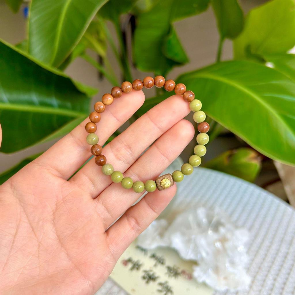 Natural Matcha Agate and Sandalwood Single-Loop Beaded Bracelet - Unique and Versatile Design