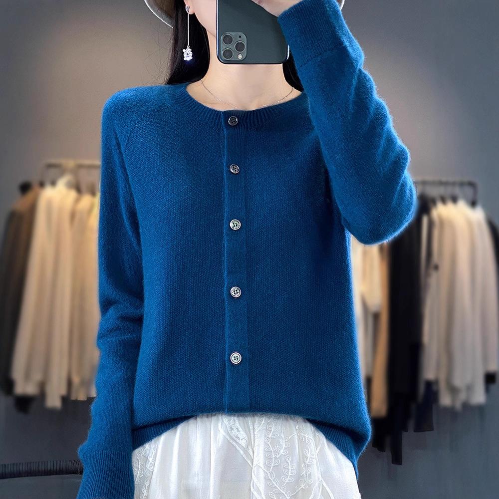 Neuer Herbst- und Winter-Rundhals-Cardigan für Damen, Langarm-Oberteil, Basisschicht, Oberbekleidung, Modischer und vielseitiger Strickpullover