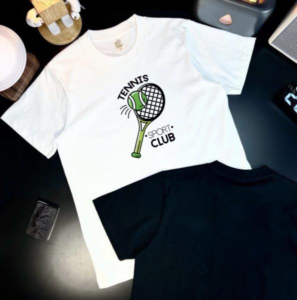 T-shirt a maniche corte con stampa di racchetta da tennis in puro cotone, adatta sia per uomo che per donna, con un design unico e di nicchia.