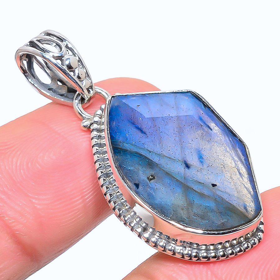 

Natural Labradorite Gemstone 925 Solid Sterling Silver Gift Pendant 1.62 U9F94