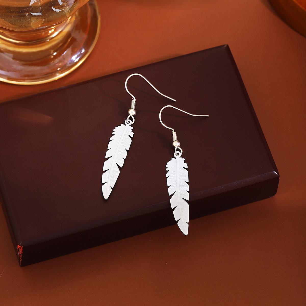 Women s Colorful Bohemian Feather Tassel Earrings - Retro Forest Style with a High-End Ethnic Feel белый