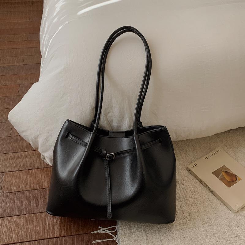 

Commuter tote bag women s winter new trendy high-value shoulder bag fashion shopping handbag