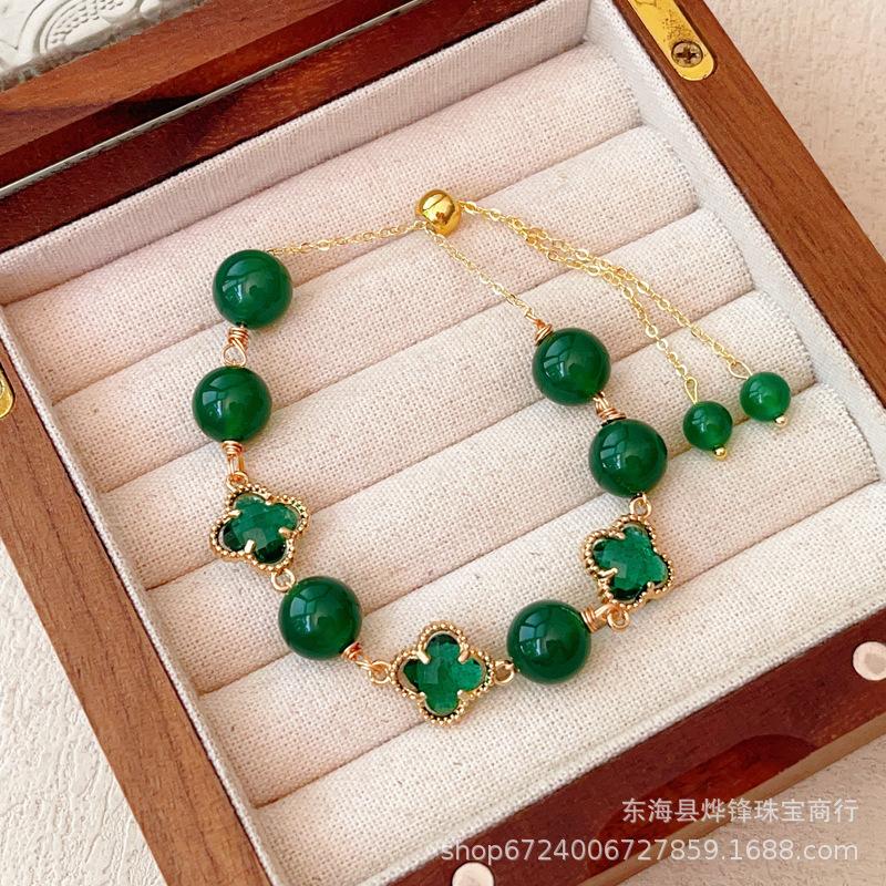 

The new four-leaf clover bracelet is female antique, white, high-value, simple, fashionable and sweet, and gives gifts.