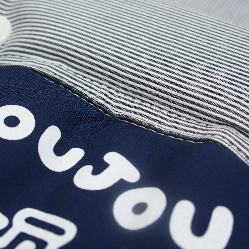 Tradiční nosítko pro miminko vyrobené v Simple dungaree s pruhy a Japonsko. námořnická modř.