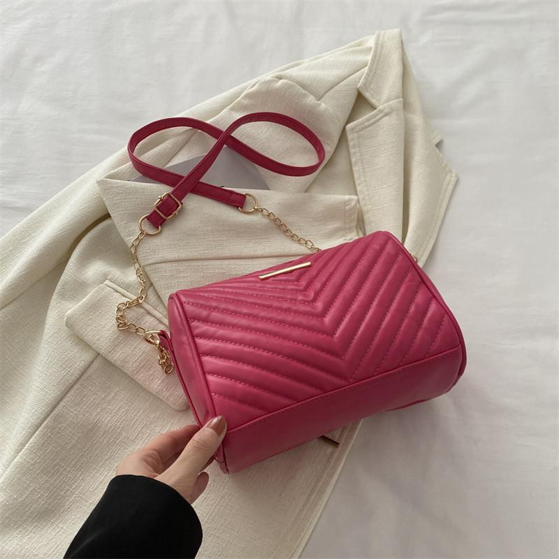 

Elegant Fashionable Chain Strap Small Square Crossbody Bag Ideal For Daily Use In Chic Black White And Pretty Rose Pink троянди рожеві кольору