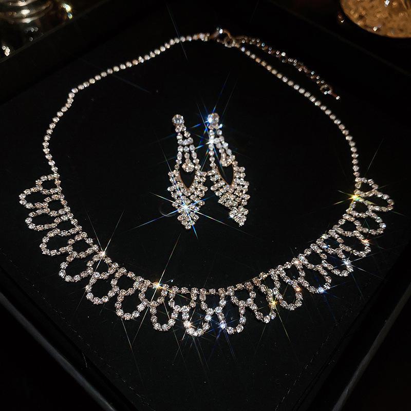 "High-End Luxury Drop Necklace and Earrings Set - European and American Niche Versatile Jewelry"