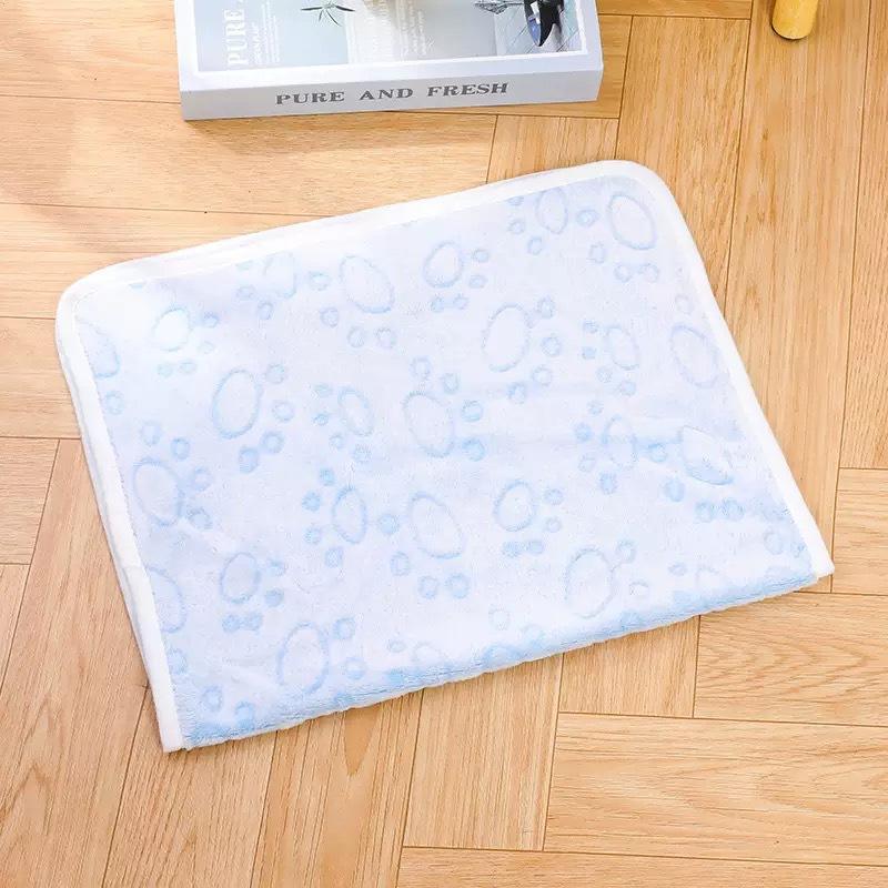 

1pcs Ultra-Soft Paw Print Dog Blankets - Machine Washable, Cozy Pet Pillow Pads for Indoor & Outdoor Use 40x60cm синій