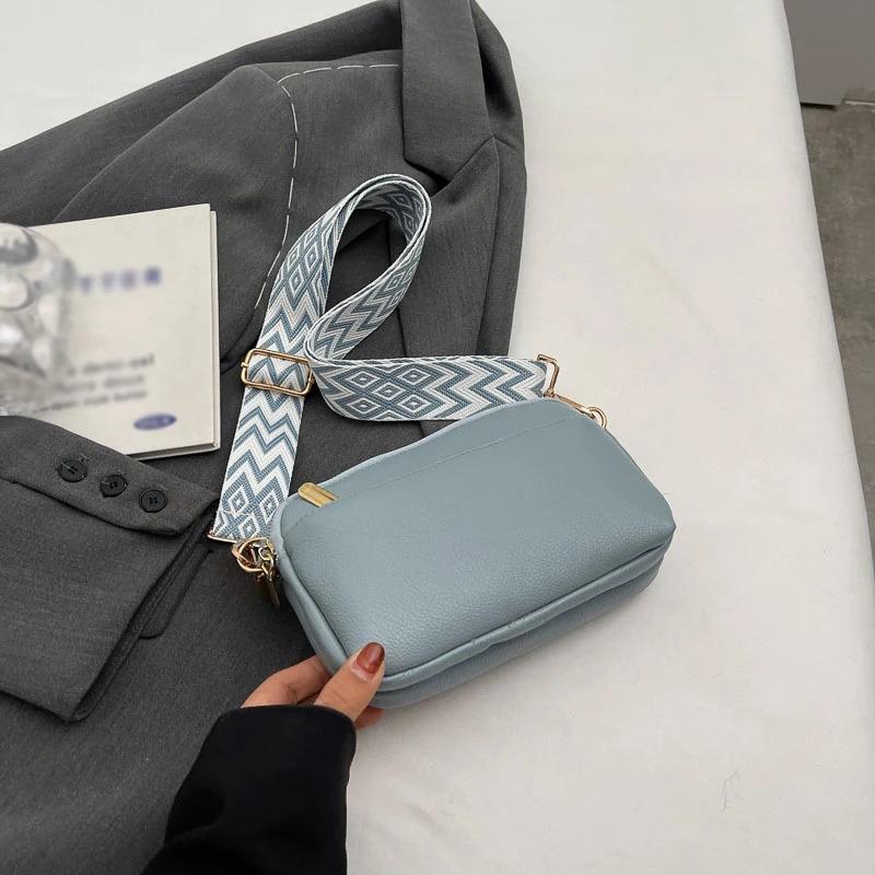 Chic Vegan Crossbody Bag Minimalist & Fashion-Forward PU Shoulder Bag for Women Simple and Versatile Small Square Bag